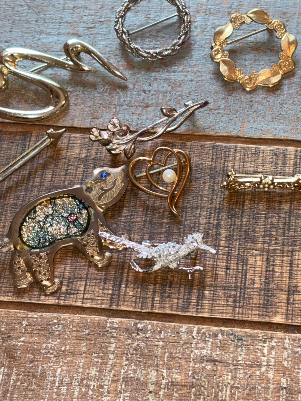 Mixed Vintage Pins and Brooches - Gold & Silver Tones - Picture 7 of 7